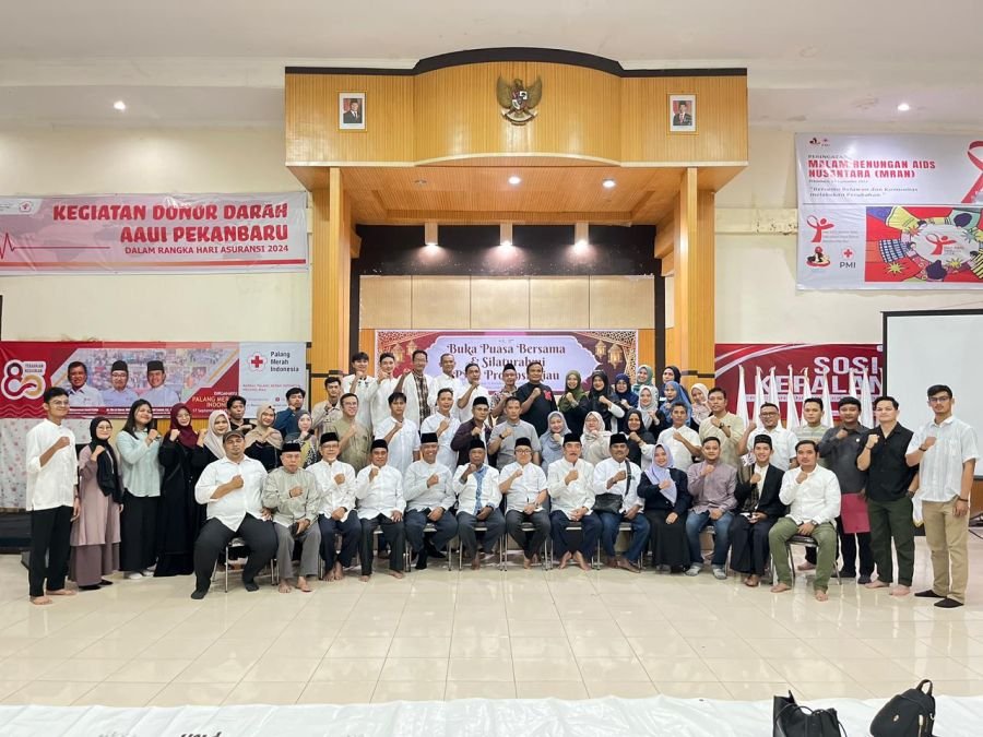 PMI Riau Gelar Buka Puasa Bersama dan Berbagi Takjil ke Warga